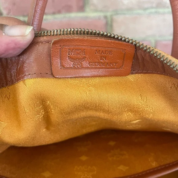 🔥
MCM
Logo 🔥Leather 🔥Printed 🔥Handle 🔥Bag🔥 - Picture 3 of 9